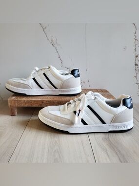 Levi's White and Black Men’s Low-Top Sneakers